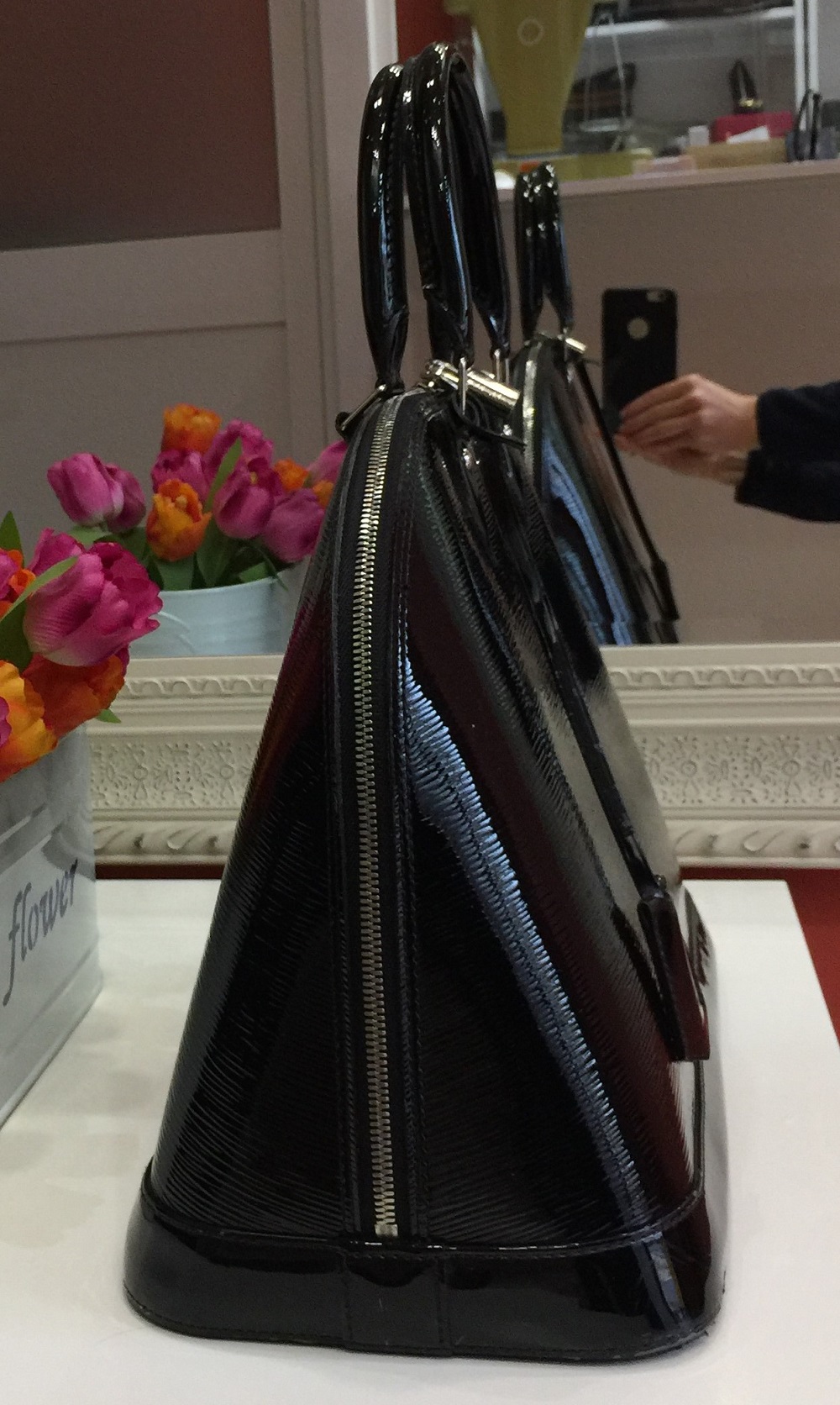 Alma patent leather handbag Louis Vuitton Black in Patent leather