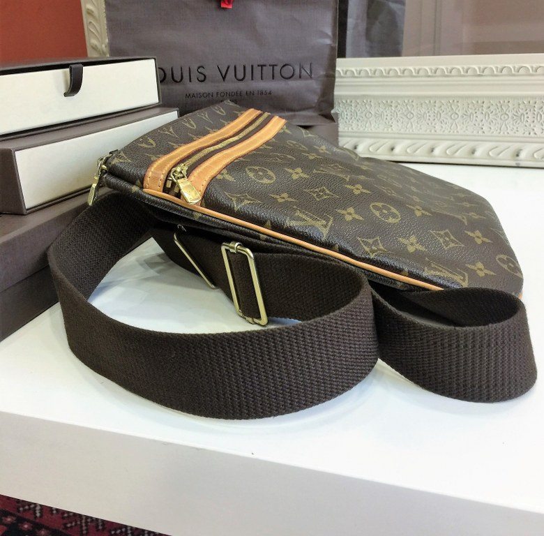 Auth Louis Vuitton Monogram Pochette Bosphore Shoulder Bag M40044 Used –  Biro Kemahasiswaan dan Alumni UMSU