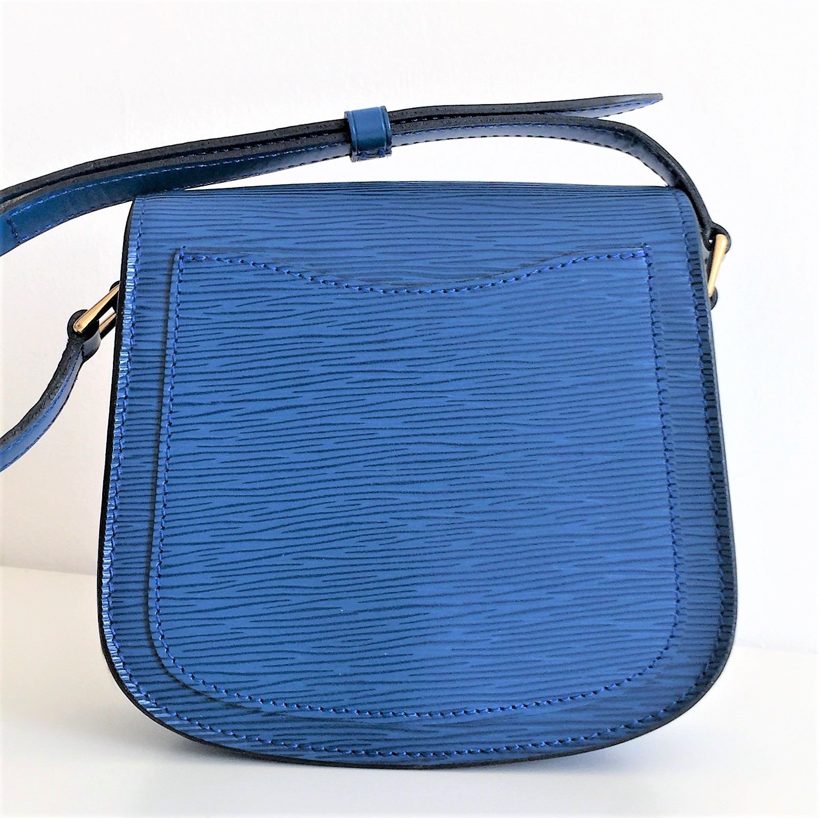 Louis Vuitton St. Cloud GM in Blue Epi Leather Cross Body Sling Bag –  EVERYPOSH