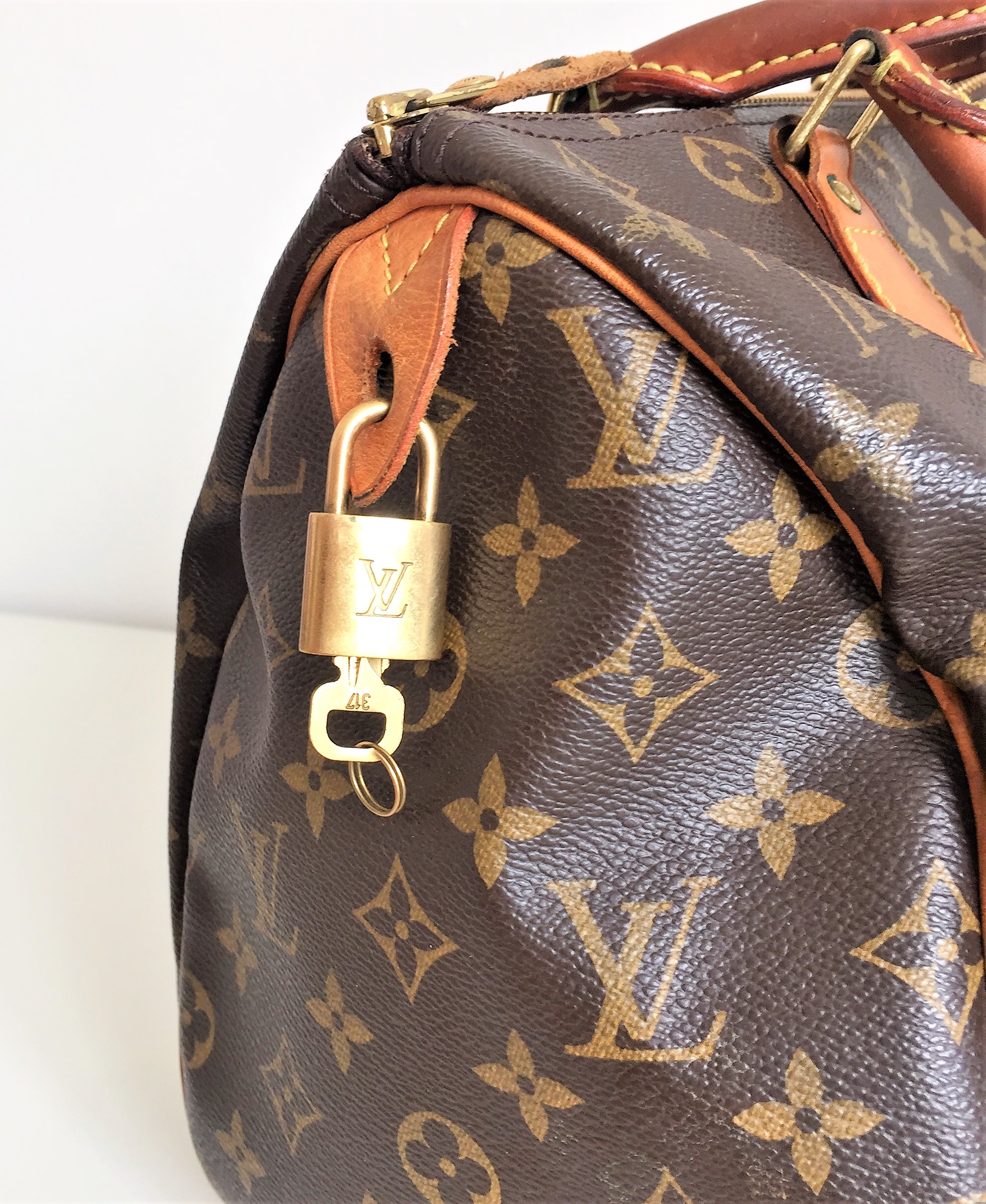 Louis Vuitton Monogram Speedy 30, Pre Owned LV Bag in very Good Condition – LUSSO DOC